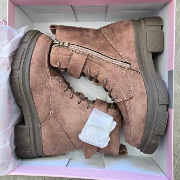 INNOVATION Leather Laced Up Booties. Taupe. Size 6 - Picture 5 of 7